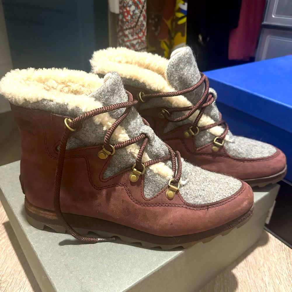 Women’s Sorel suede waterproof lace up boots.